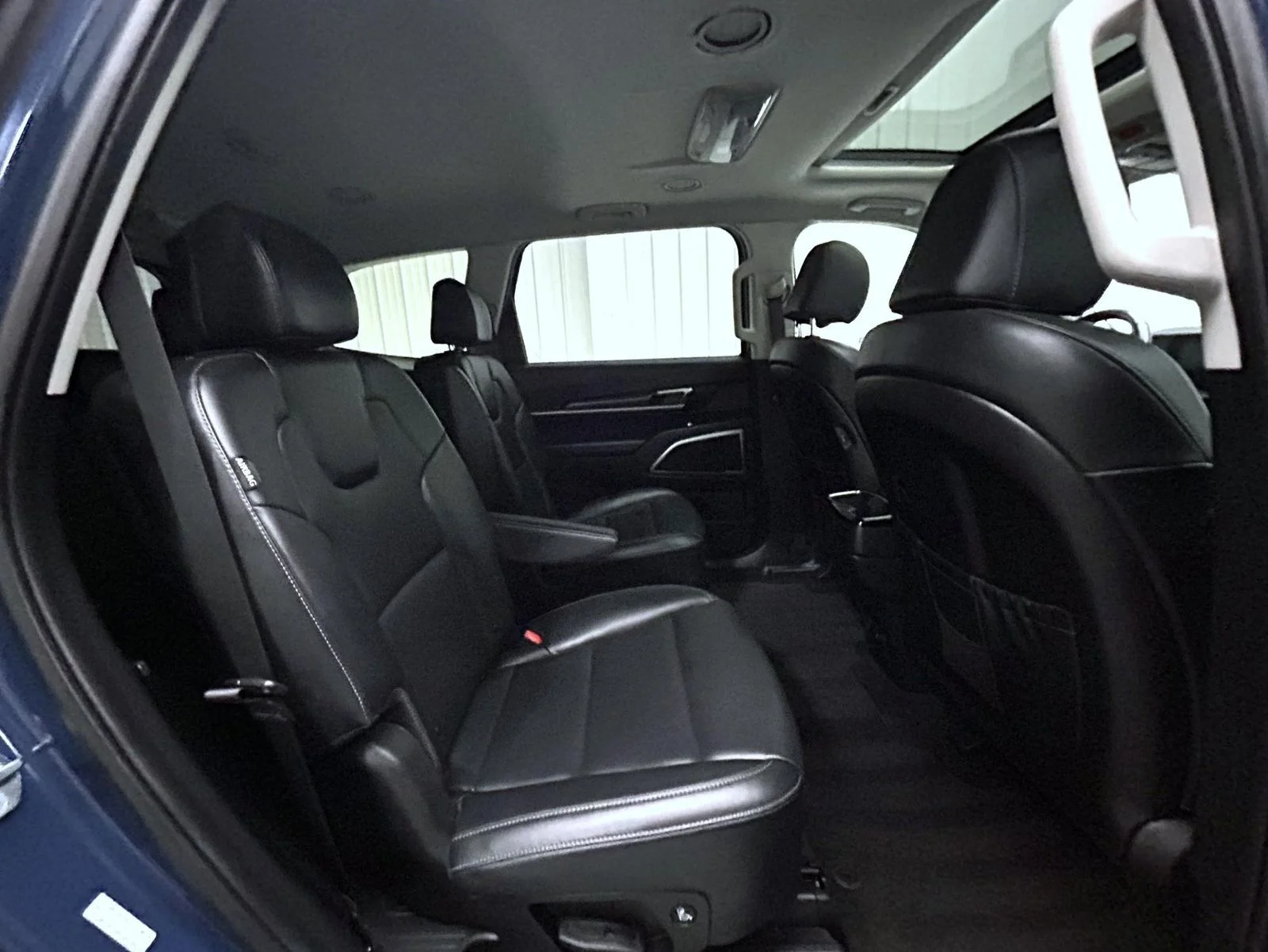 Used 2025 Black Kia S image 18