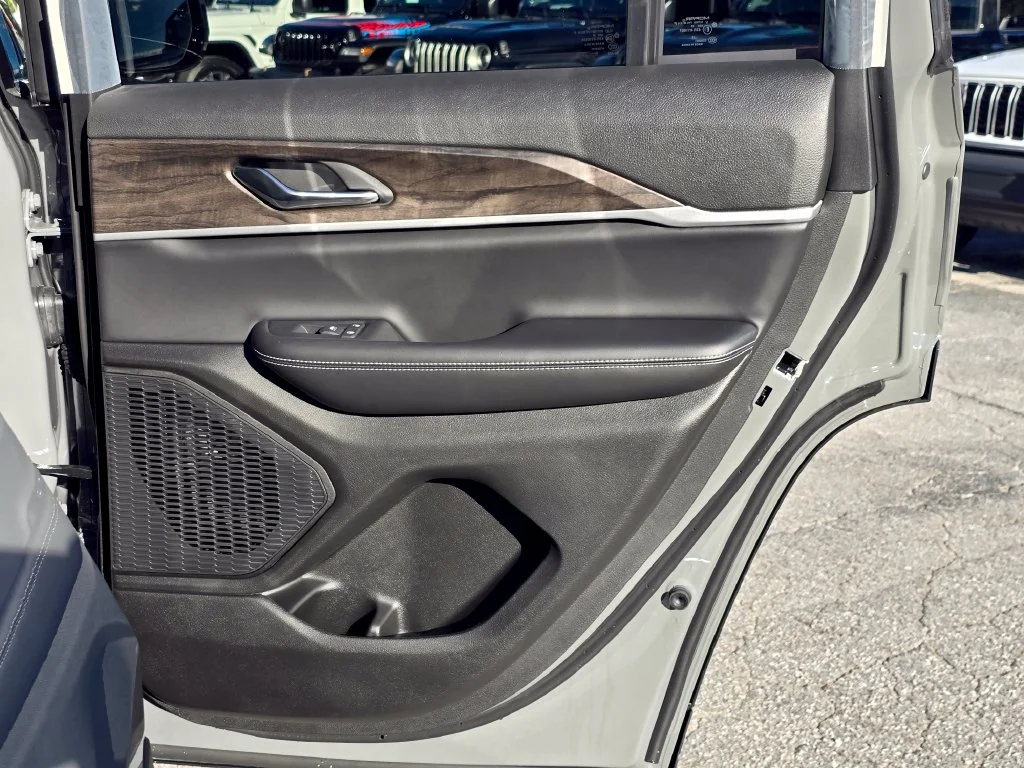 New 2027 Gray Jeep Laredo Altitude image 38