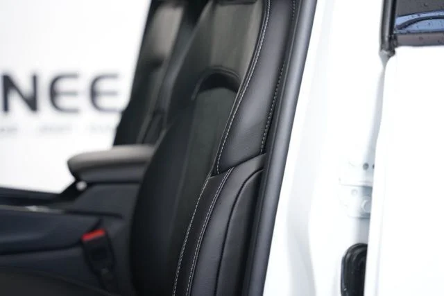 New 2025 Bright White Clear-Coat Exterior Paint Jeep Altitude X image 32