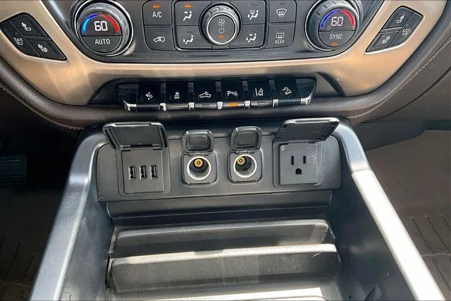 Used 2015 White GMC Denali image 33