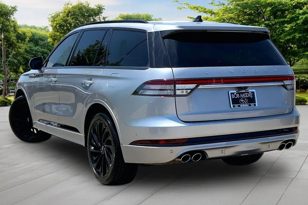 Used 2022 Silver Lincoln Reserve image 4