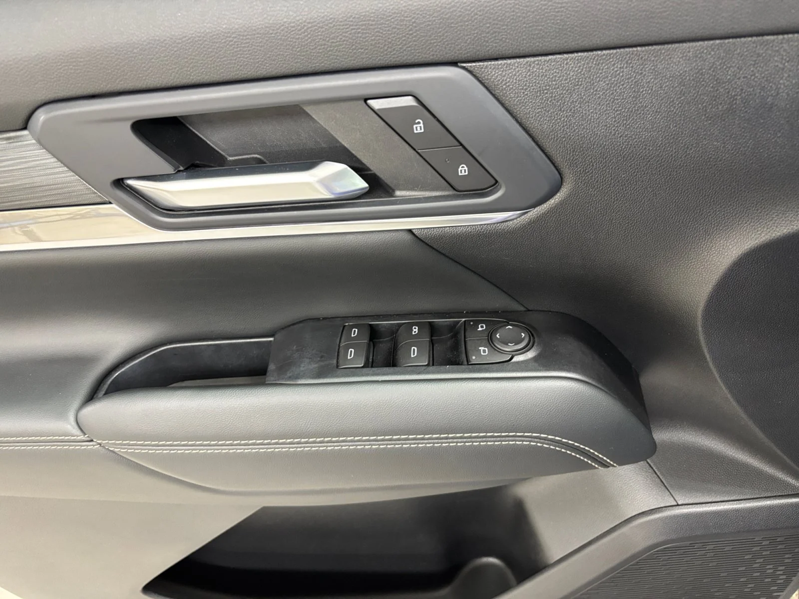 Used 2026 Summit White GMC AWD Elevation image 11