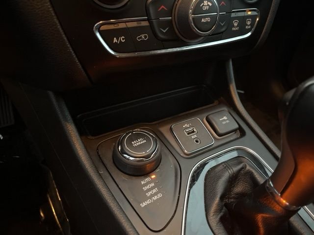 2023 Jeep Cherokee Altitude Lux - Photo 26