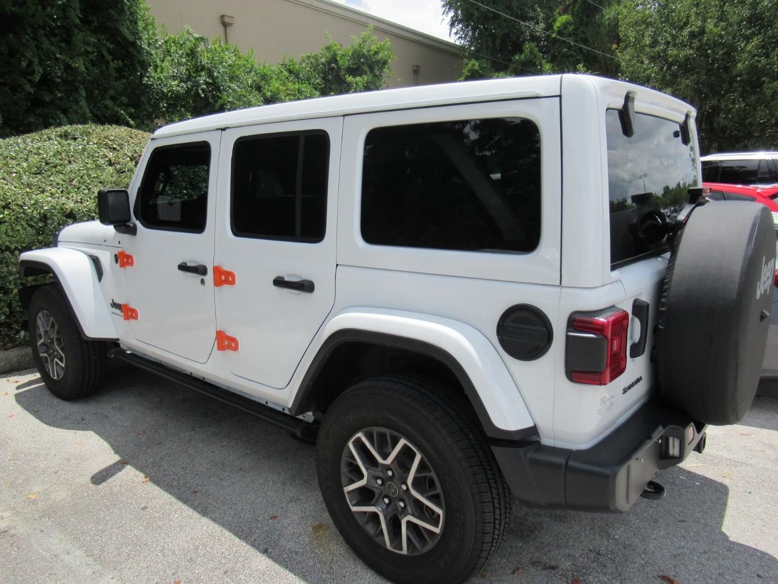 Used 2025 White Jeep Sahara image 4