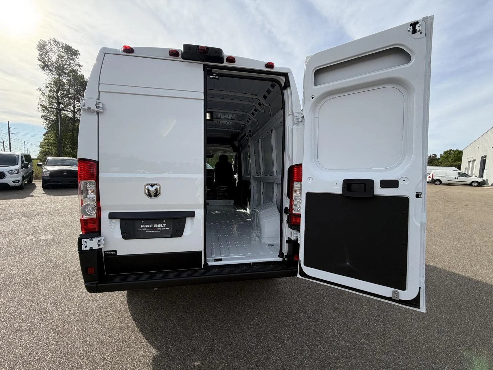 New 2026 Bright White Clear-Coat Exterior Paint RAM Tradesman image 15