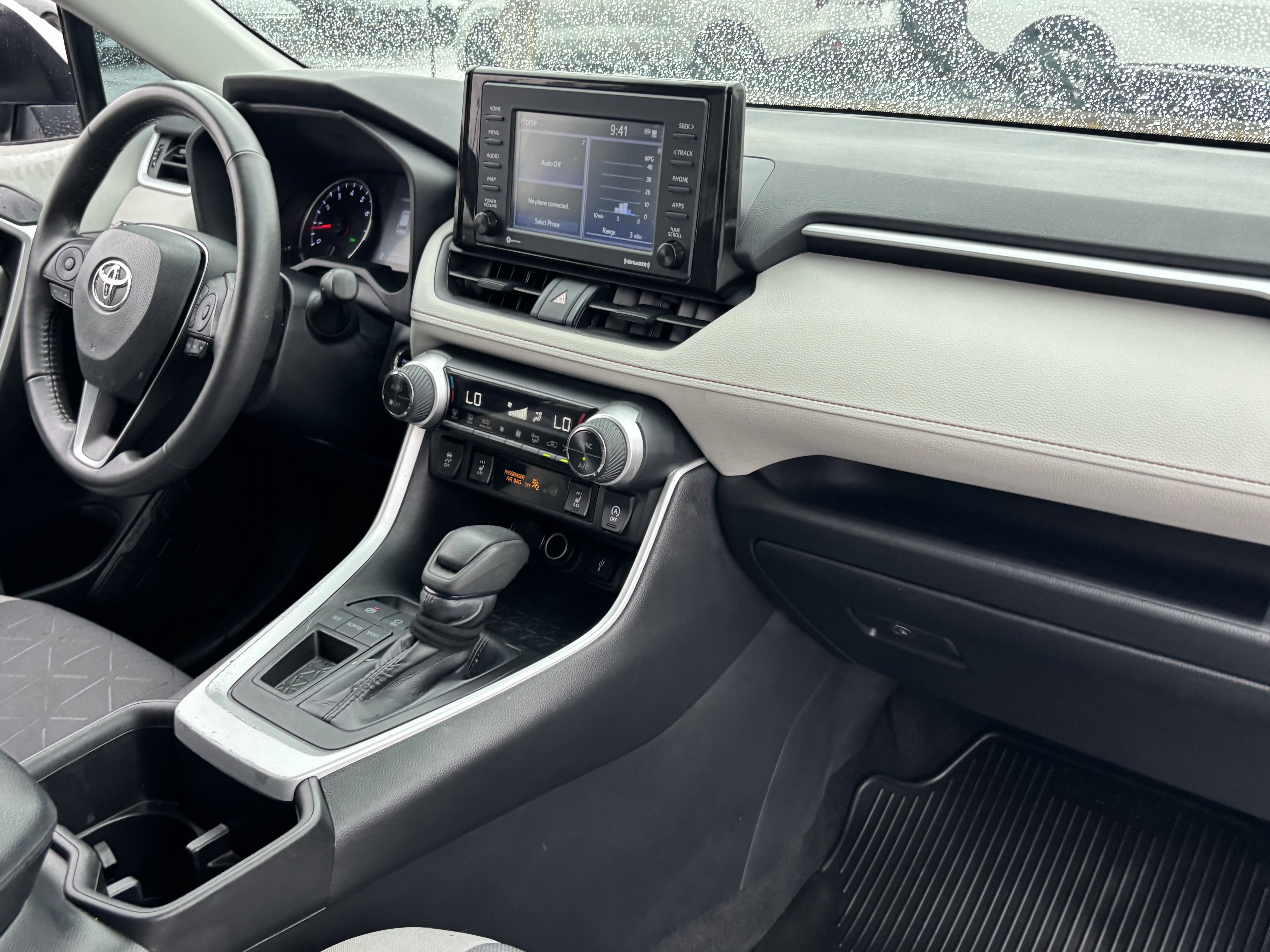 Used 2022 White Toyota XLE image 11