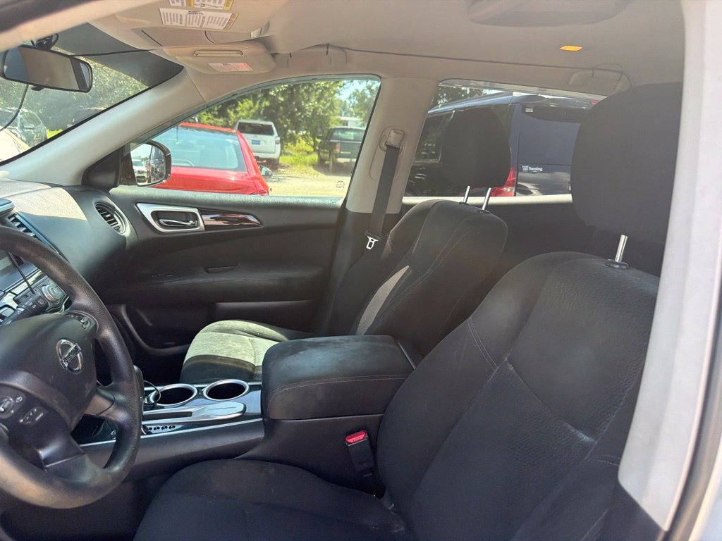 Used 2015 Silver Nissan S image 14
