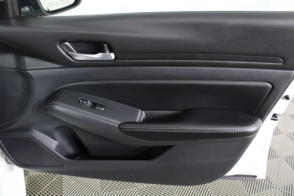 2025 Nissan Altima SV - Photo 8