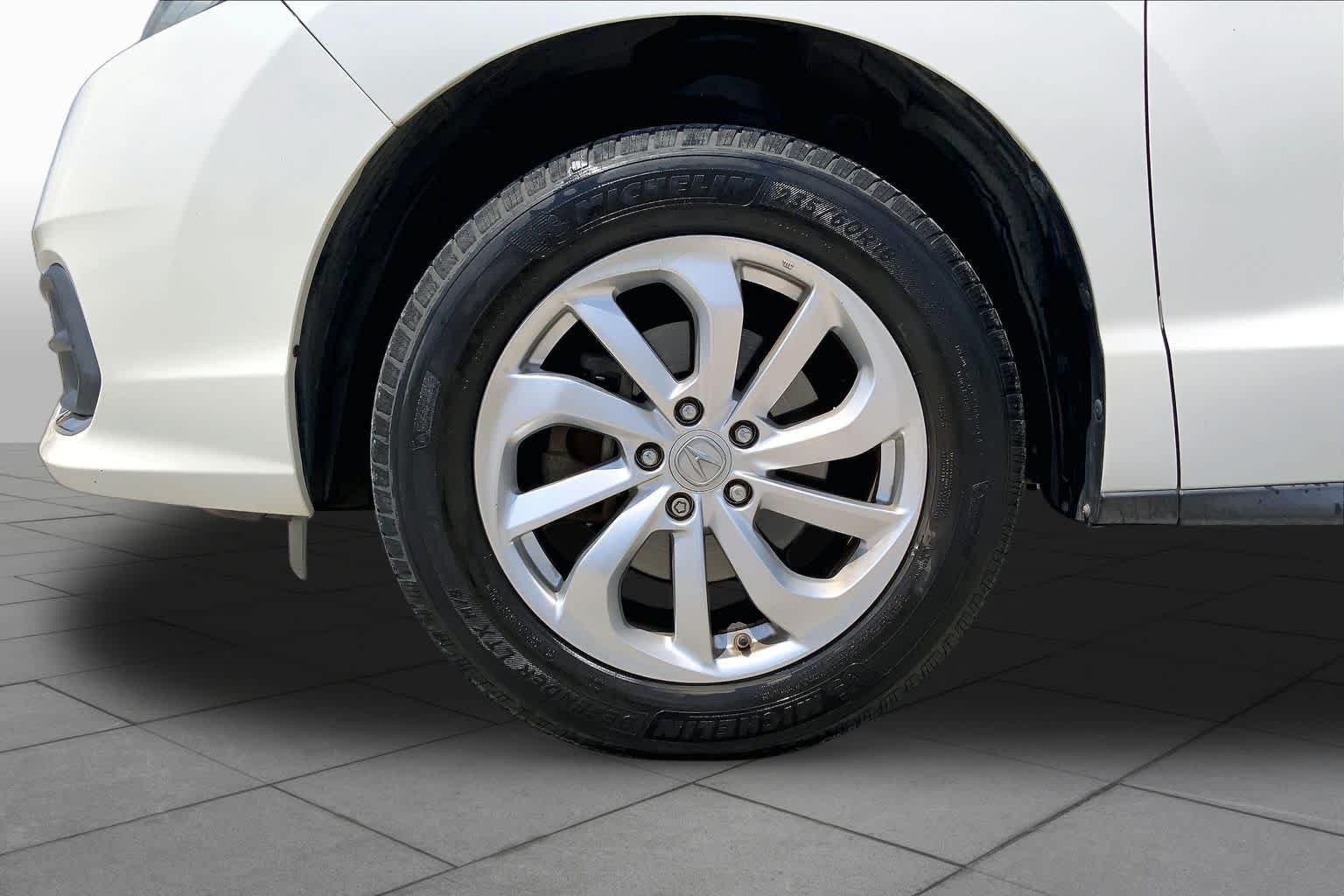 Used 2018 White Diamond Pearl Acura  image 11