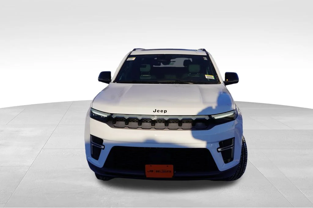 New 2026 Bright White Clear-Coat Exterior Paint Jeep Limited Reserve image 8