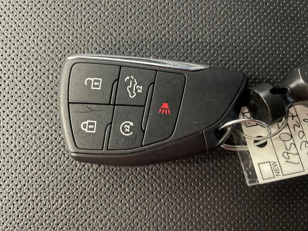 Used 2024 Silver GMC SLT image 18