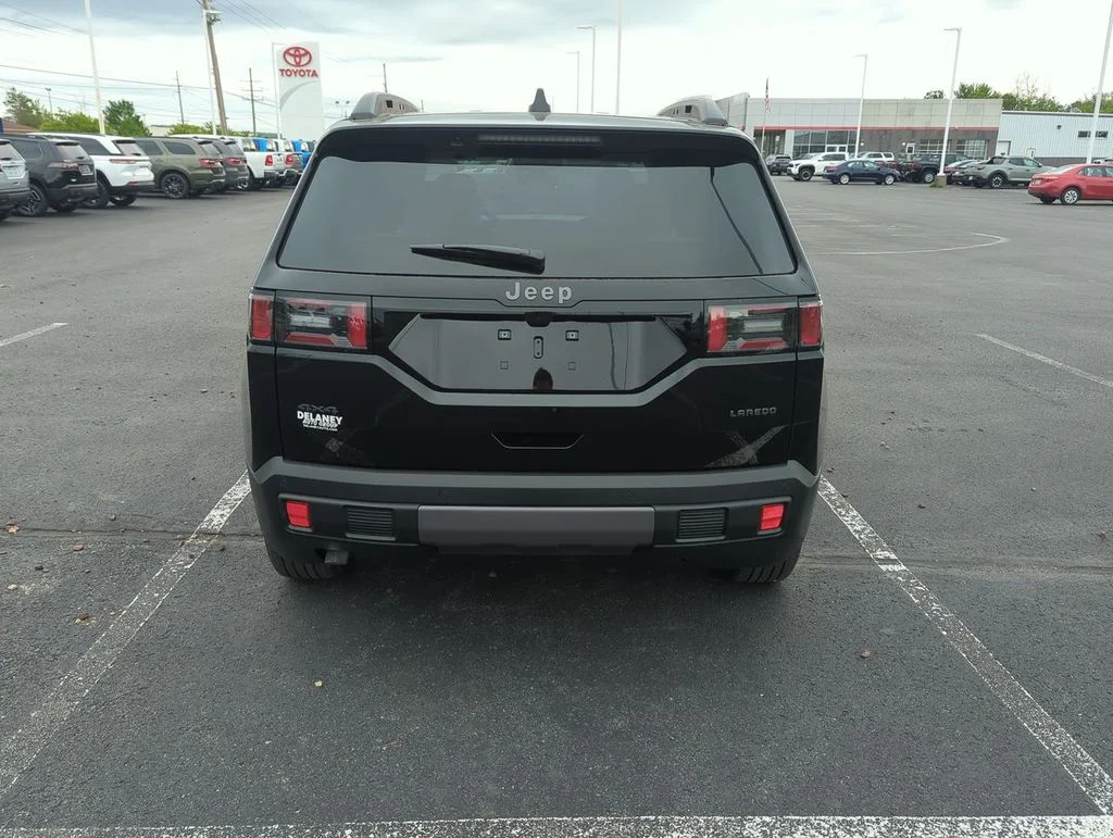 New 2026 Diamond Black Crystal Pearlcoat Jeep Laredo image 7