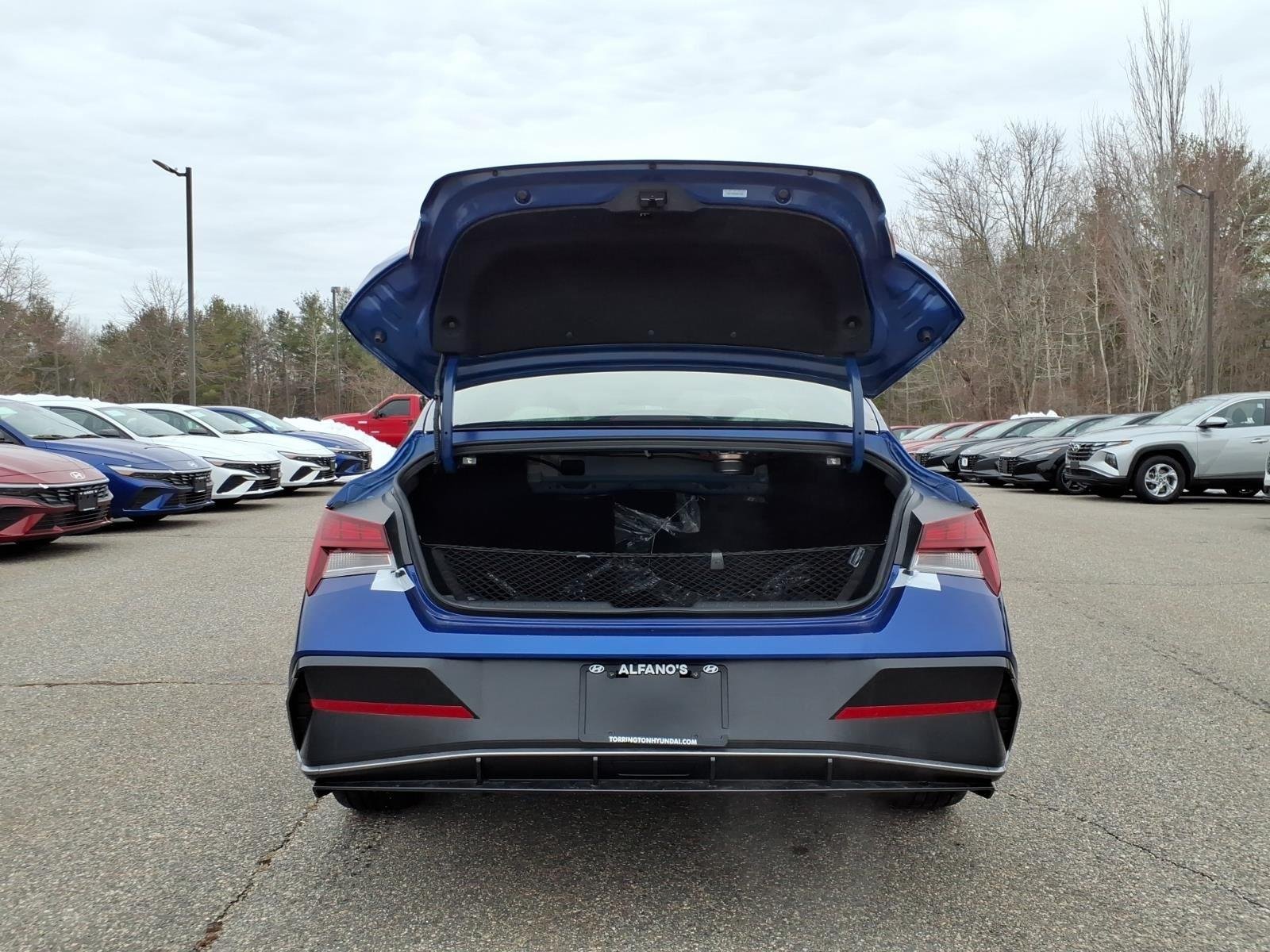 2025 Hyundai Elantra Limited - Photo 8