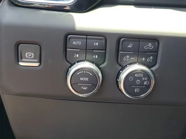 Used 2024 Onyx Black GMC Denali image 21
