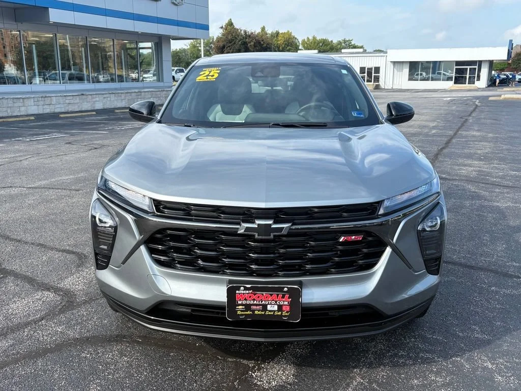 Used 2025 Sterling Gray Metallic Chevrolet 1RS image 1