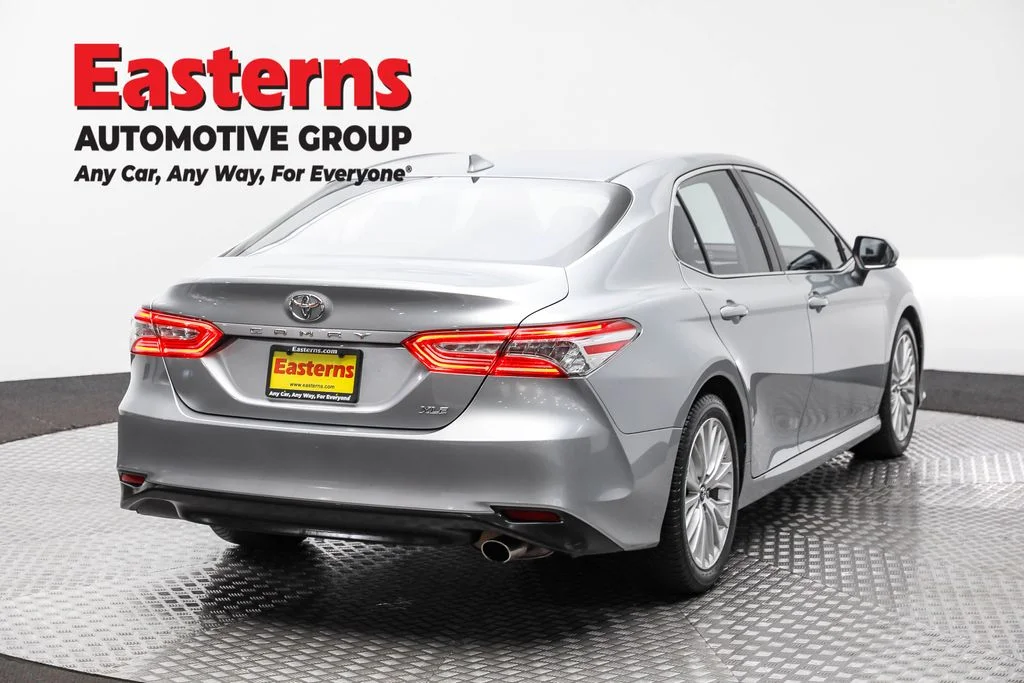 Used 2019 Silver Toyota XLE image 5
