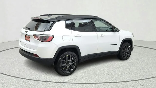 New 2026 Bright White Clear-Coat Exterior Paint Jeep Limited image 9