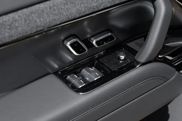 New 2026 Fuji White Land Rover Dynamic SE image 54