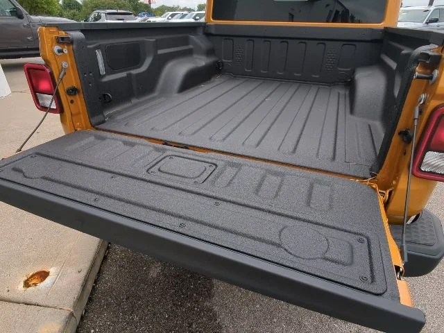 New 2026 Goldilocks Exterior Paint Jeep Sahara image 33