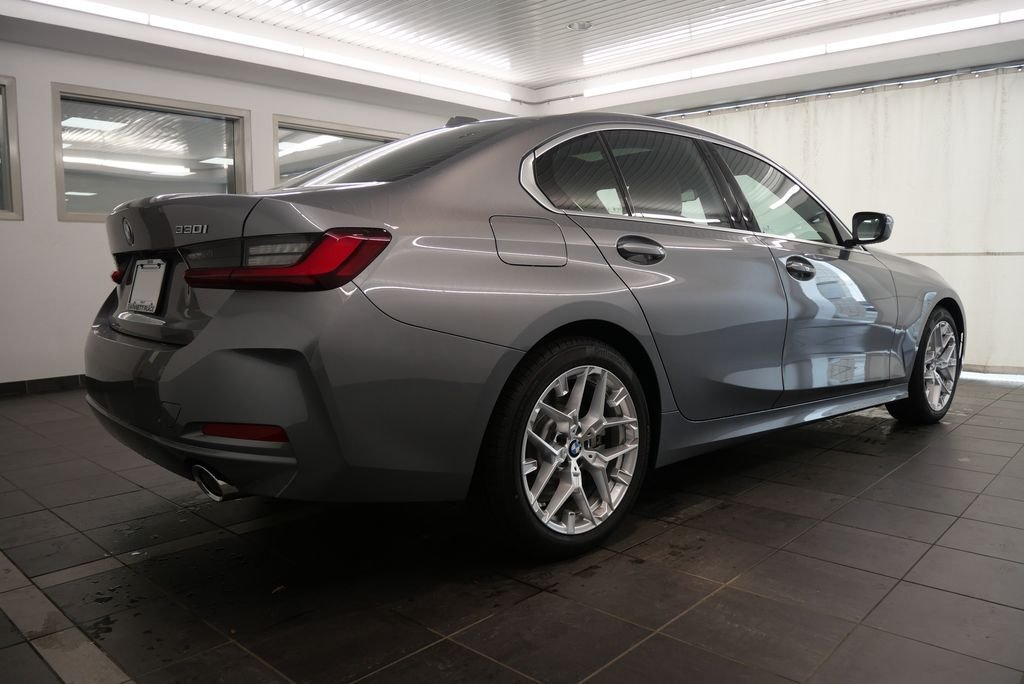 2025 BMW 3 Series 330i - Photo 6