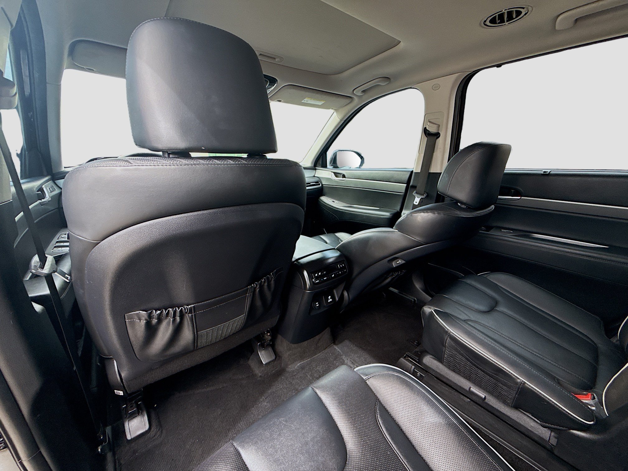 Used 2023 Abyss Black Pearl Hyundai SEL image 22