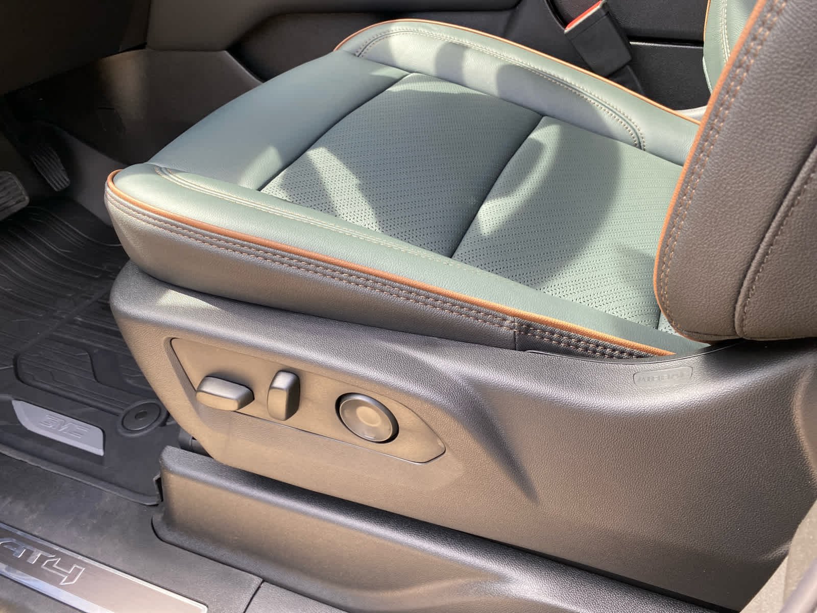 2026 GMC Yukon XL AT4 - Photo 10