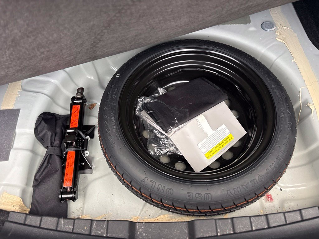 Used 2025 White Nissan SV image 15