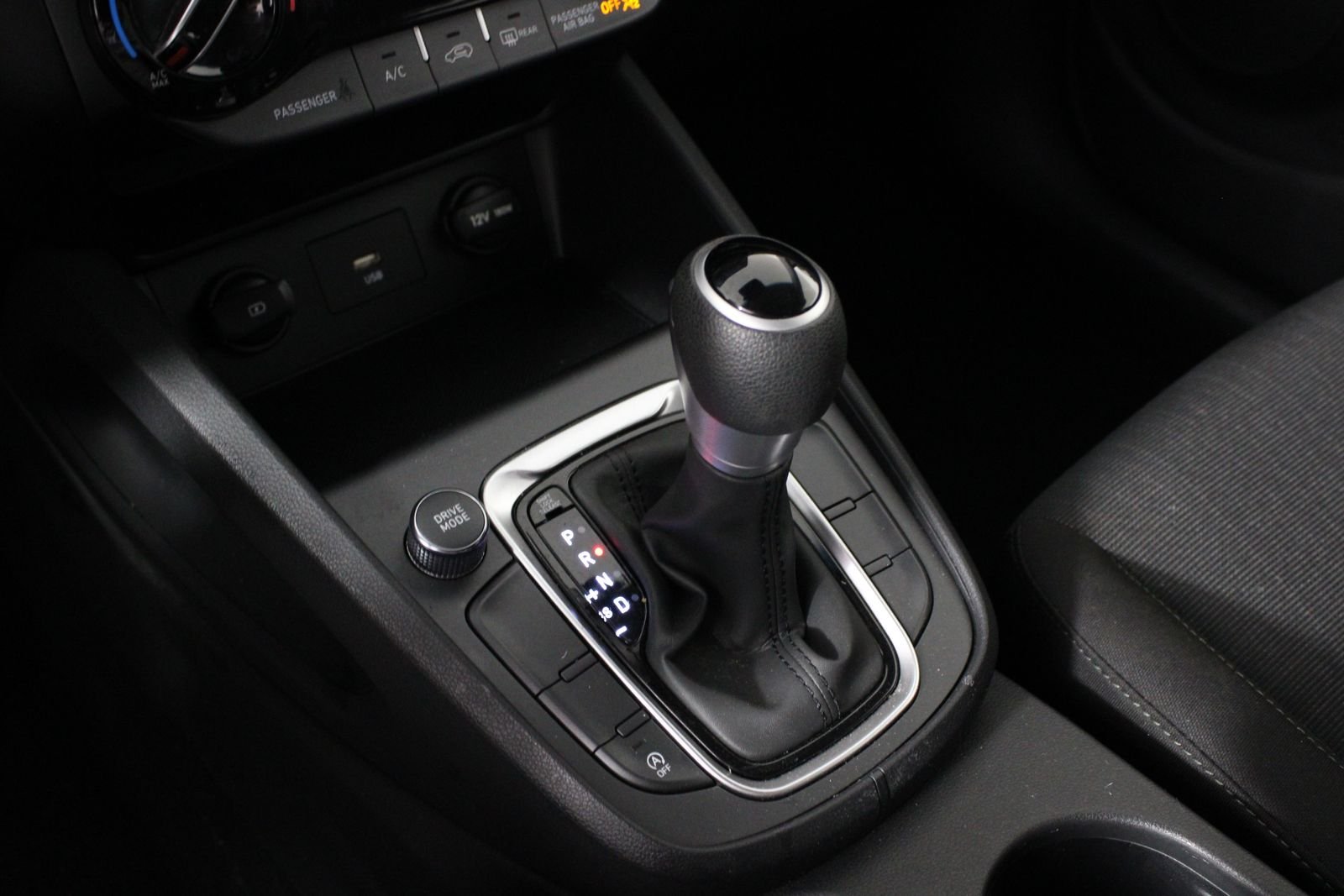 Used 2023 Green Hyundai SEL image 18
