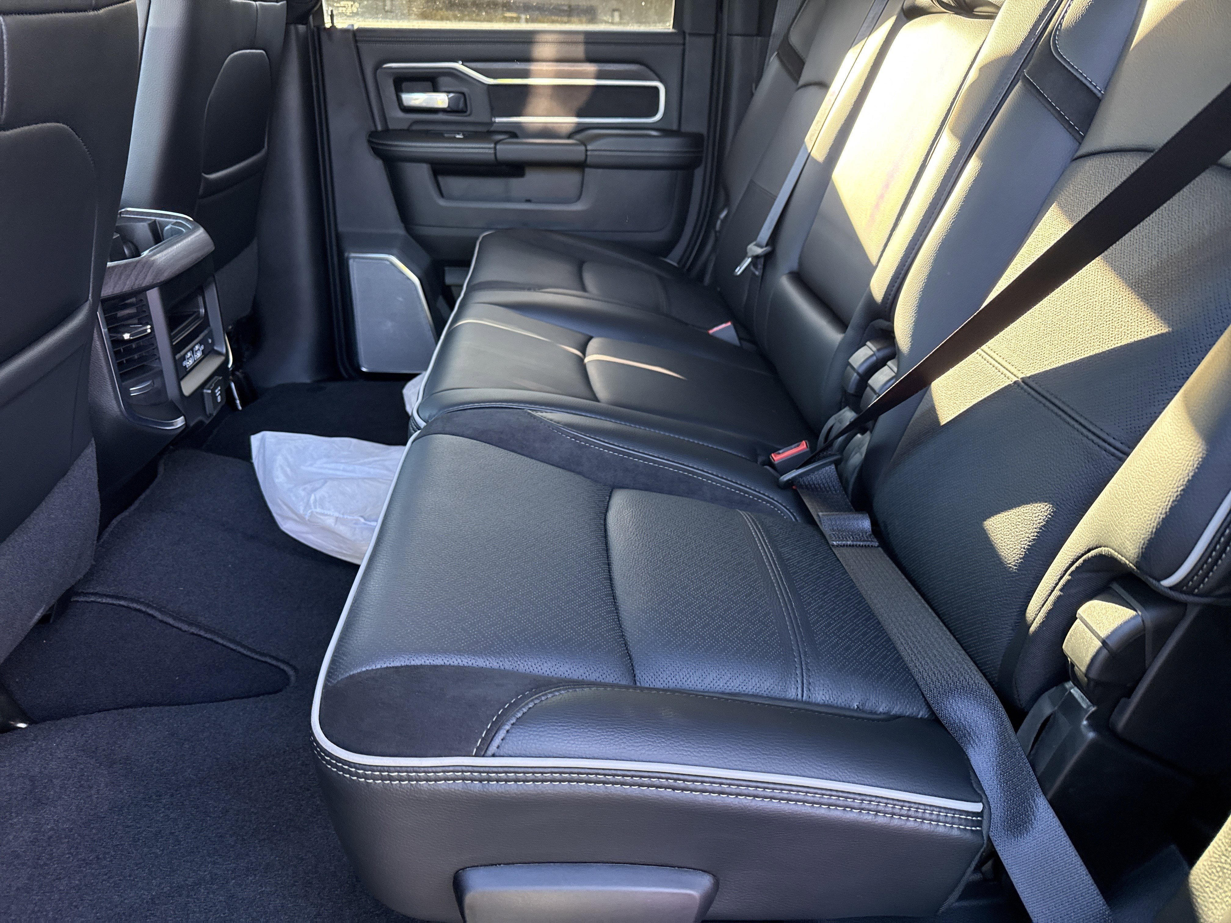 New 2026 Diamond Black Crystal Pearl-Coat Exterior Paint RAM Laramie image 22