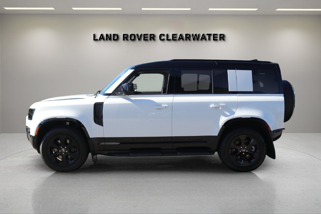Used 2025 White Land Rover X-Dynamic SE image 2