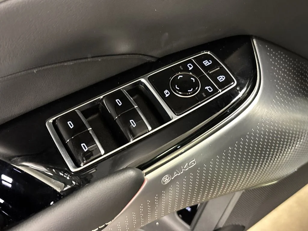 2025 Cadillac LYRIQ Luxury 2 - Photo 27