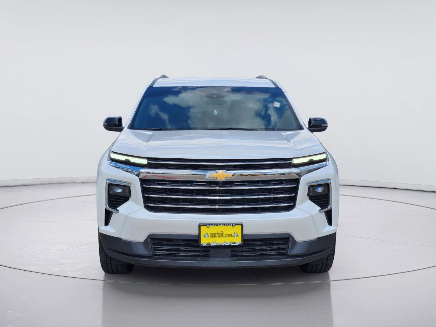 Certified Used 2025 Iridescent Pearl Tricoat Chevrolet LT image 2