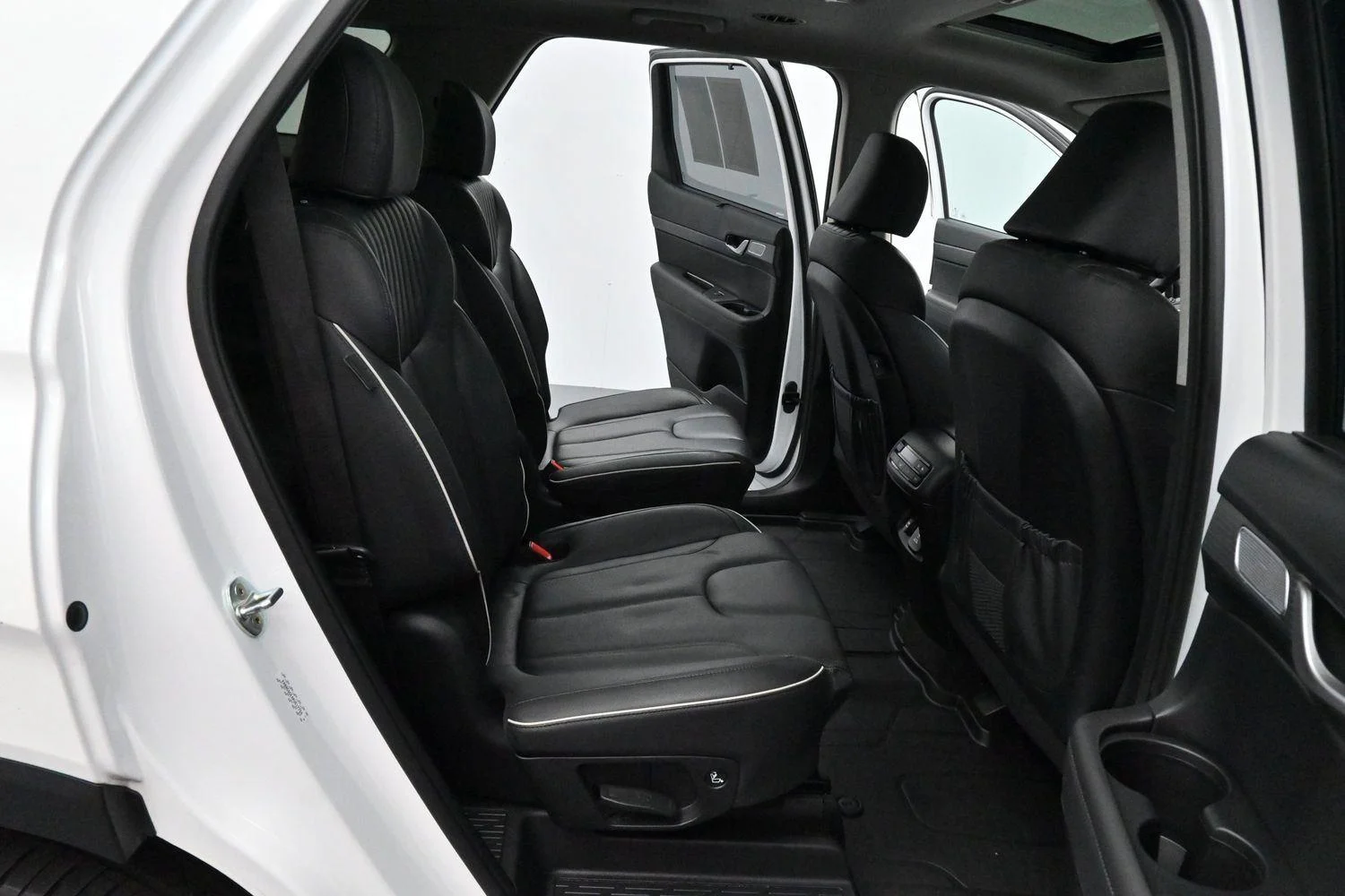 Used 2023 Hyper White Hyundai Limited image 38