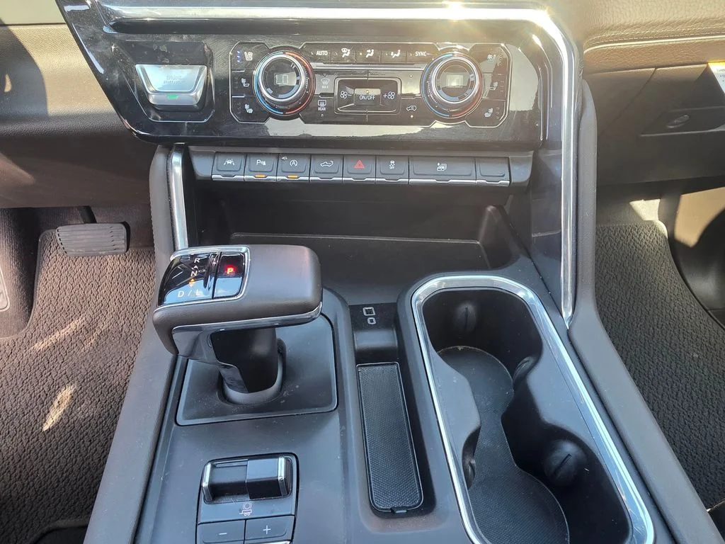 Used 2024 White GMC Denali image 17