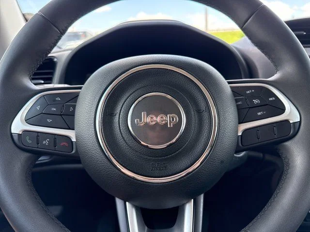 Used 2023 White Jeep Altitude image 18