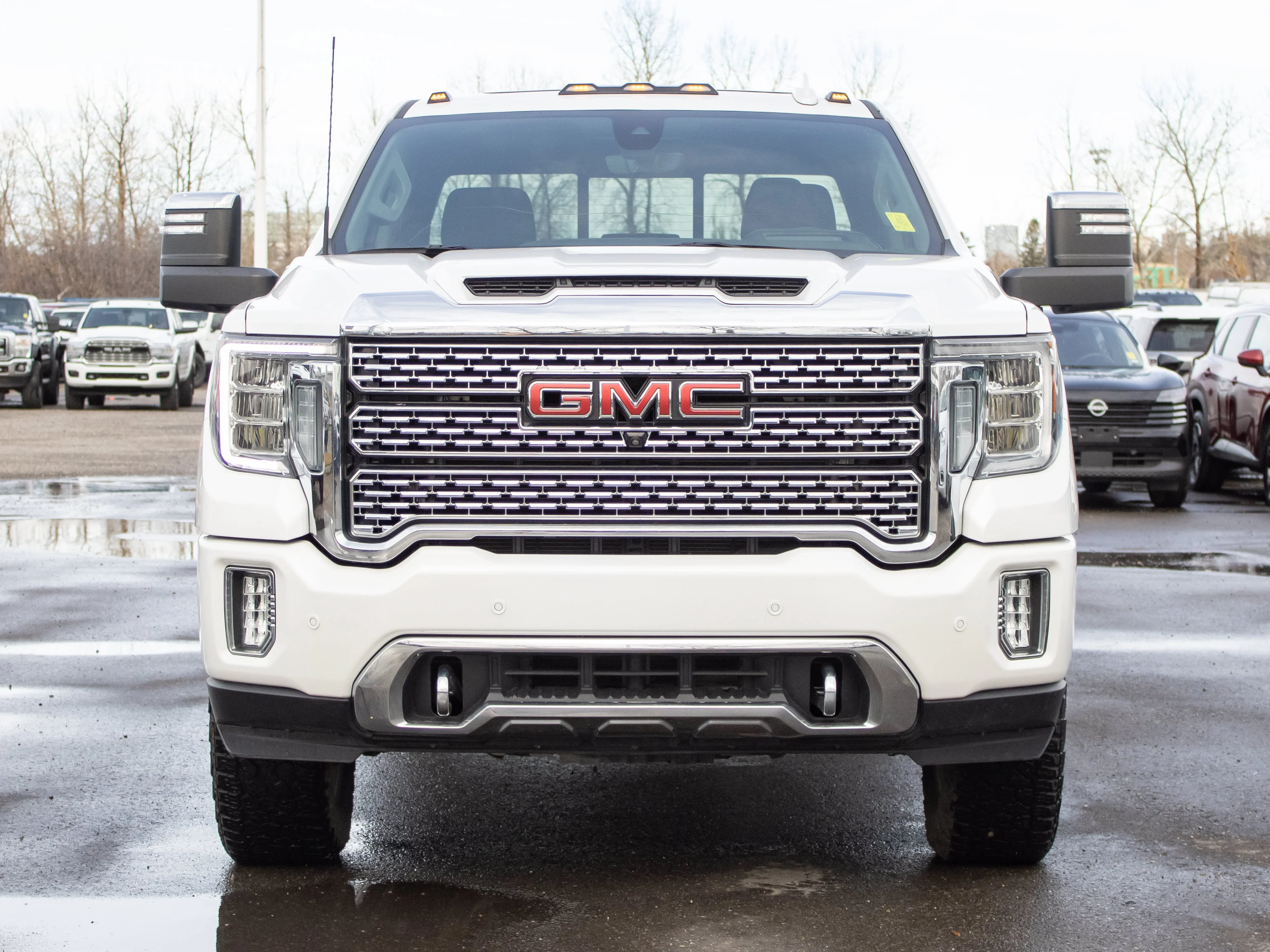 Used 2021 White GMC Denali* Crew Cab 4x4, Duramax, Trailering Package, Heated/Ventilated Seats & Wheel, Sunroof image 8