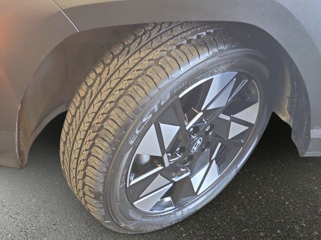 Used 2024 Black Hyundai SEL image 33