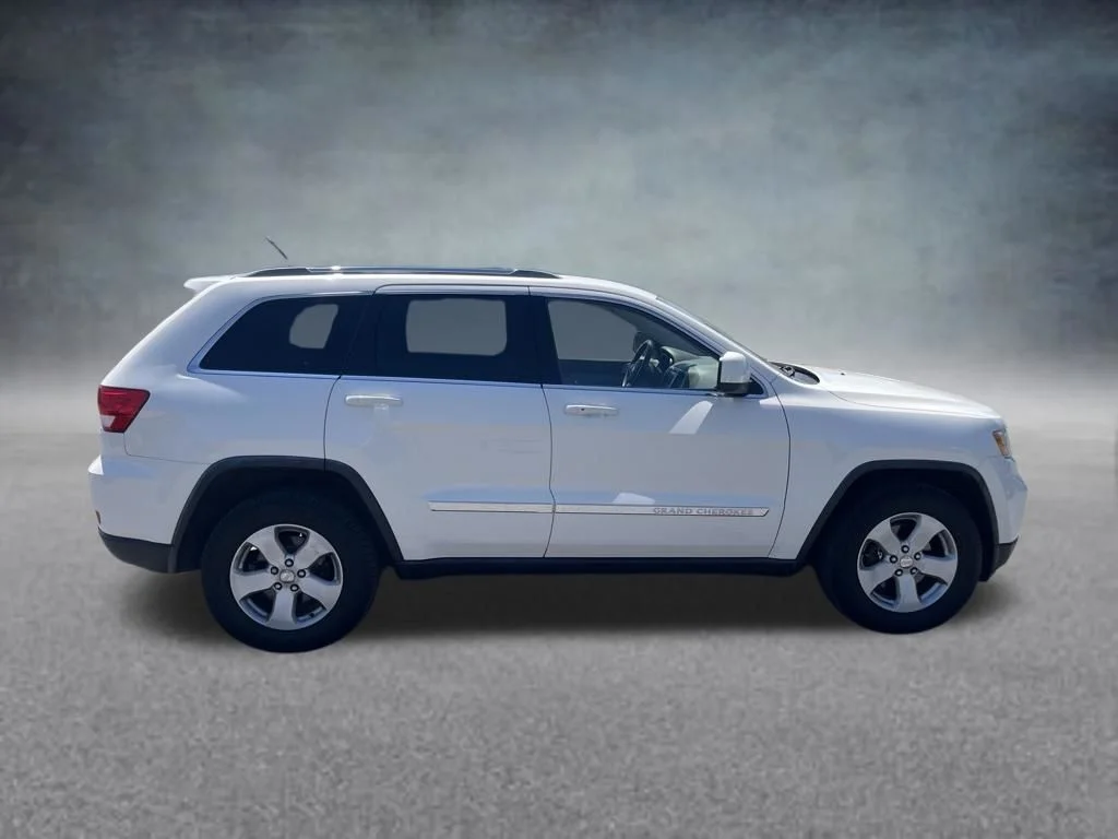 Used 2011 White Jeep Laredo image 7