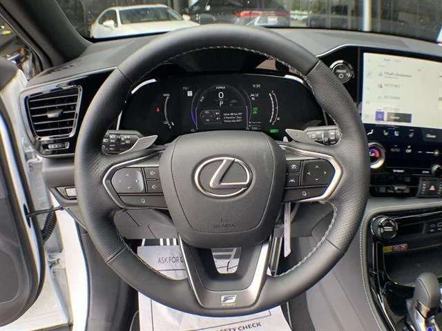 2026 Lexus NX PHEV 450h+ - Photo 14