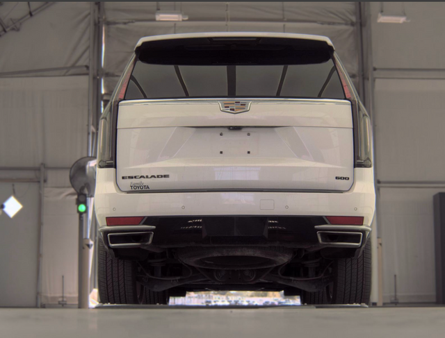 Used 2022 White Cadillac Premium Luxury image 11