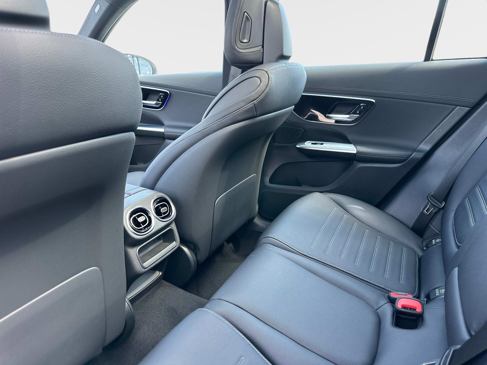 2025 Mercedes-Benz GLC AMG GLC43 - Photo 15