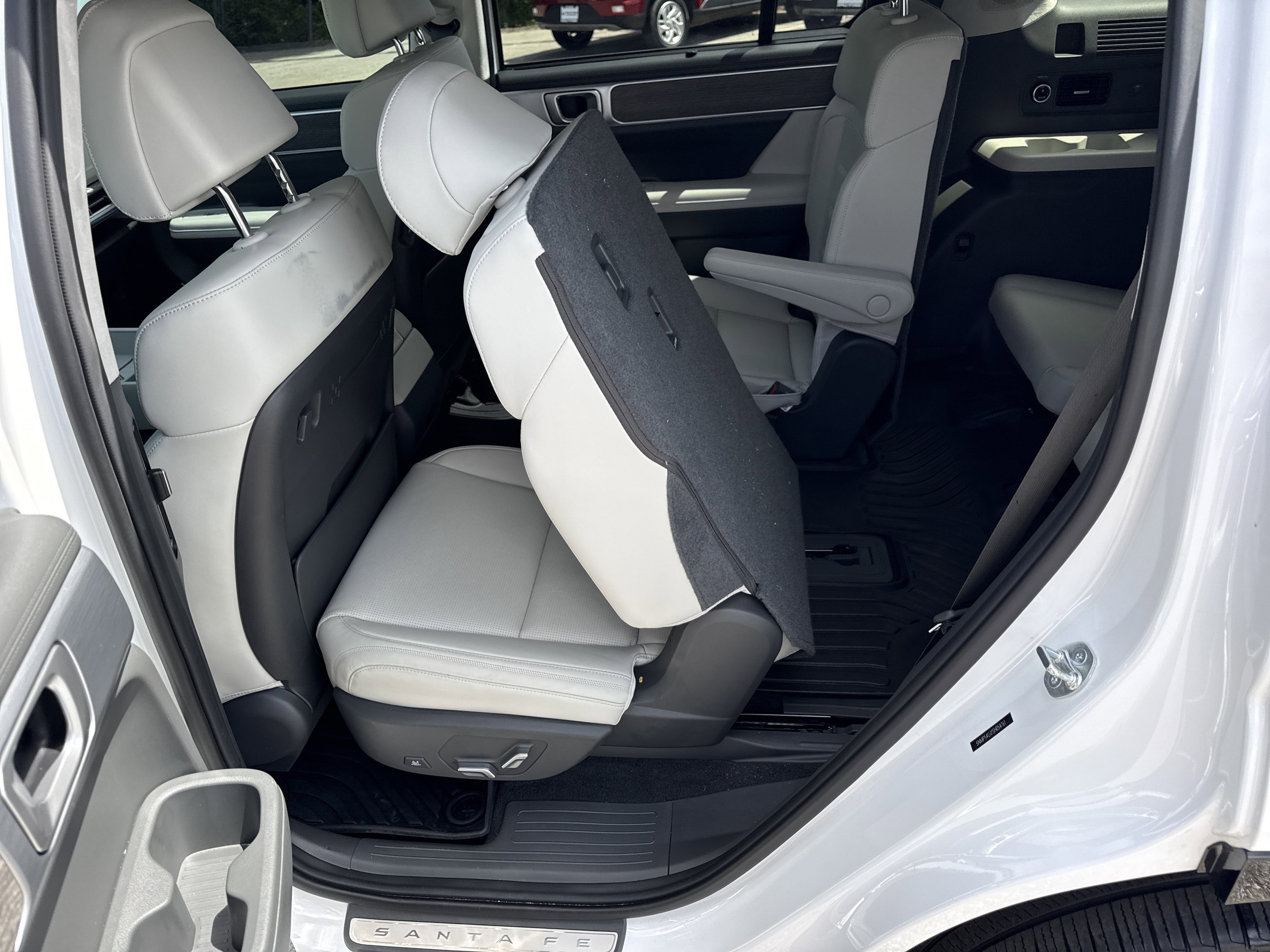 Used 2025 Serenity White Hyundai  image 16