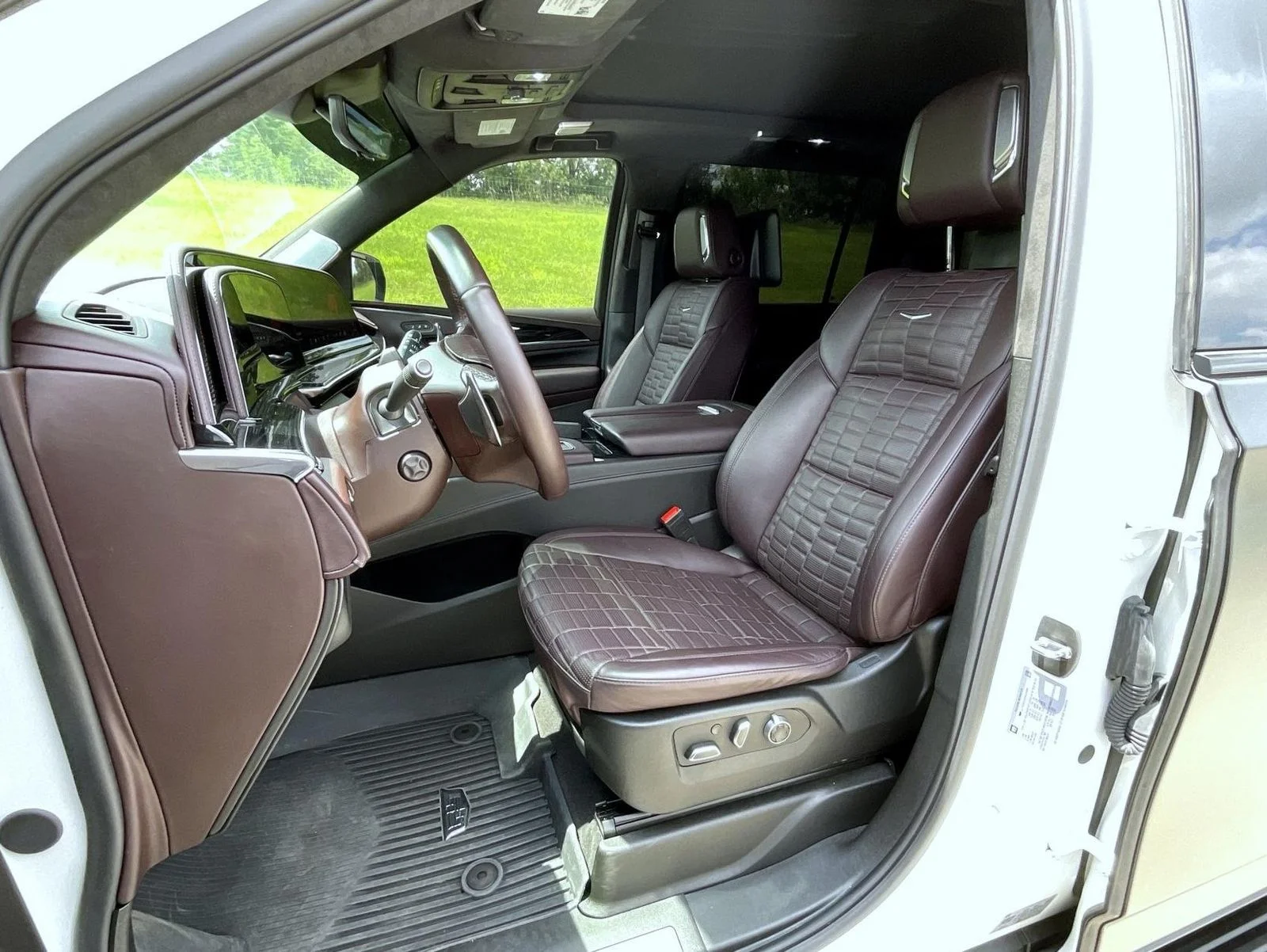 Used 2024 White Cadillac V-Series image 10