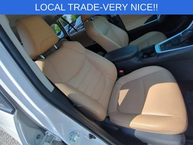 Used 2019 White Toyota XLE Premium image 35