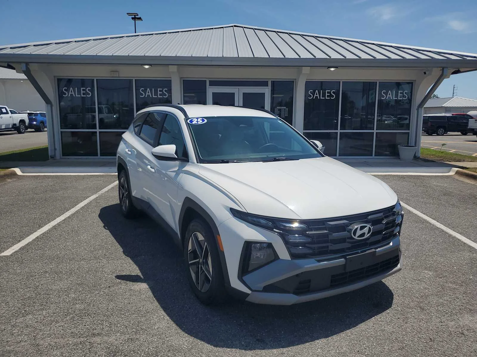 Used 2025 White Hyundai SEL image 8