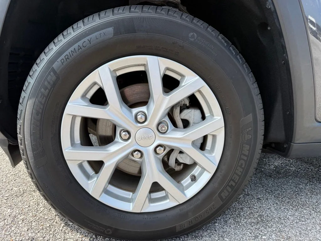 Used 2023 Gray Jeep Limited image 22