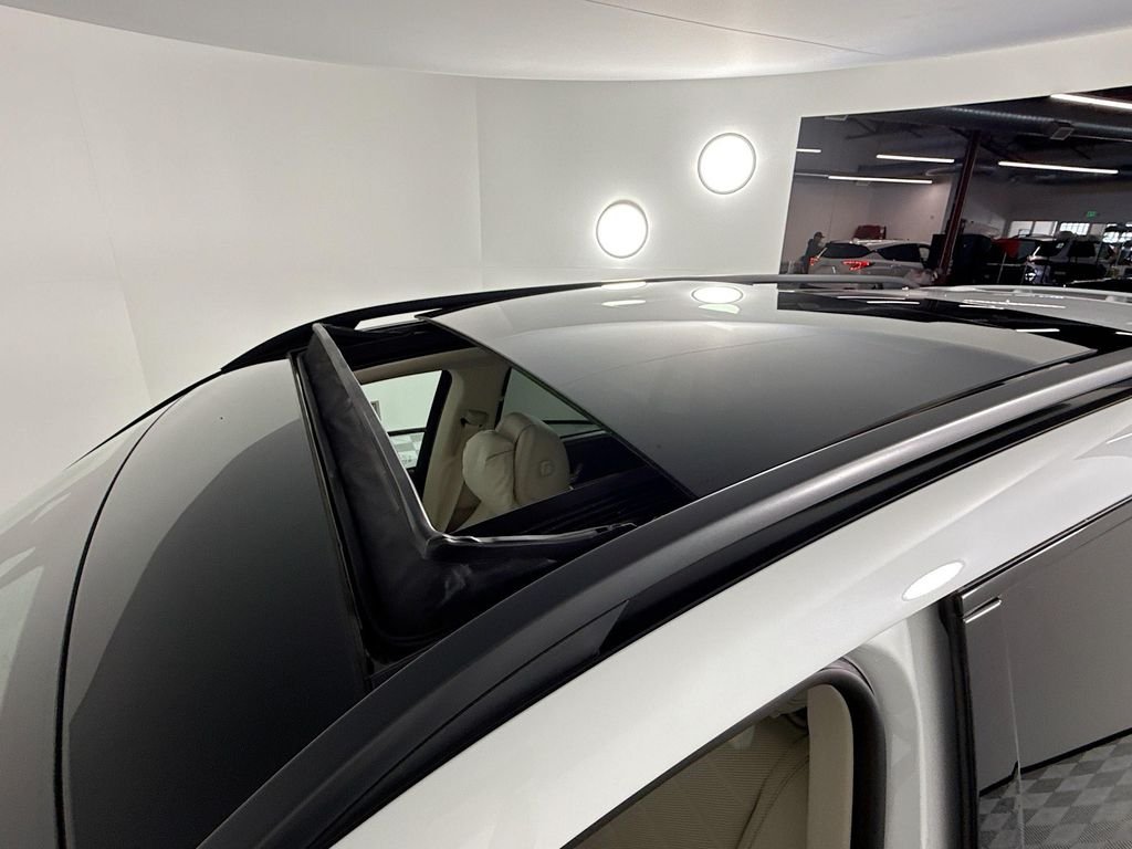 New 2026 MANUFAKTUR Moonlight White Metallic Mercedes-Benz GLS 580 image 23