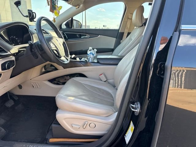 Used 2018 Black Lincoln Reserve image 10