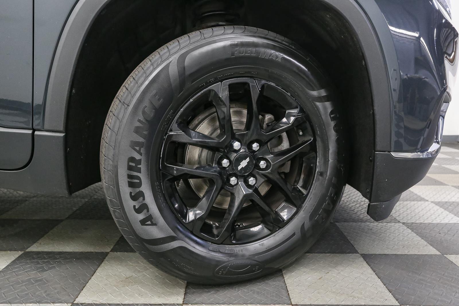 Used 2020 Graphite Metallic Chevrolet LT Cloth image 15