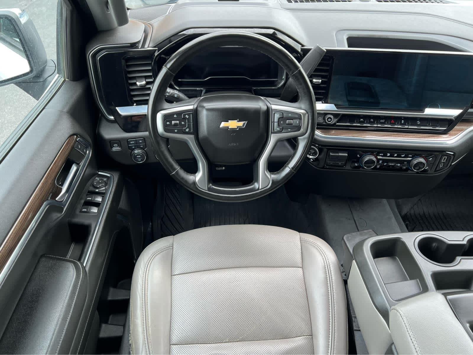 Used 2024 Summit White Chevrolet LT image 33